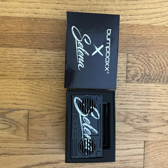 NEW SELENA BUMPBOXX - Picture 2 of 2